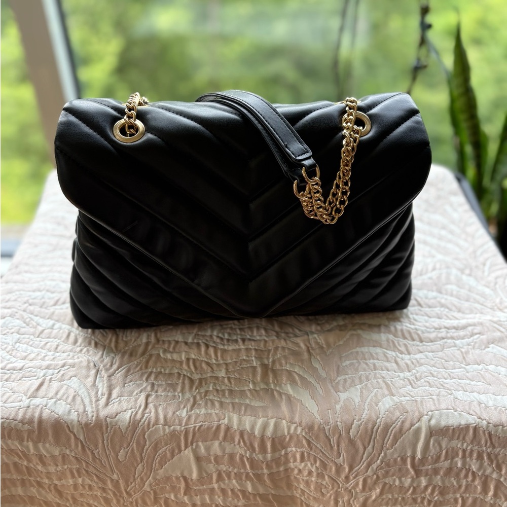 Elegant Black Quilted Chain Bag